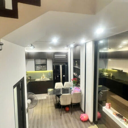 PHÂN LÔ CÁN BỘ – Ô TÔ-NỘI THẤT SỊN SÒ TẠI VĂN QUÁN -HÀ ĐÔNG 12 TỶ