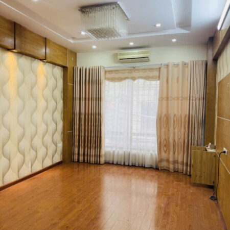 Bán nhà Trần Quốc Hoàn 45,m 6T, MT3,7m , giá 18.5 tỷ Cầu Giấy