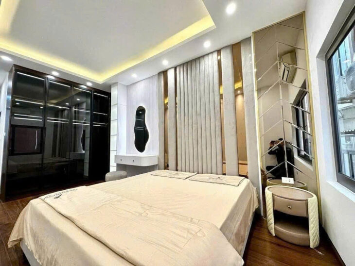 NHÀ ĐẸP KHƯƠNG TRUNG – GẦN ĐẦM HỒNG DT 30m2 5 tầng MT 3.5m Giá 6.65 tỷ