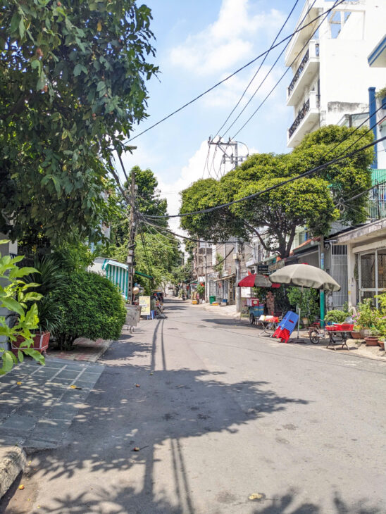 Bán nhà Mặt Tiền Đường B KHu ADC Nhiều Biệt Thự. DT 4.2x25m. Nhà C4 cn ddur106m2. Giá 10.4 tỷ tl.