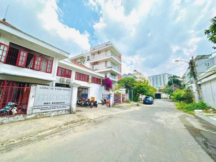 Bán biệt thự liền kề dg 12 trần não – Quận 2,DT= 611m2, GIÁ = 86 tỷ, 5PN, 6WC, sổ đỏ