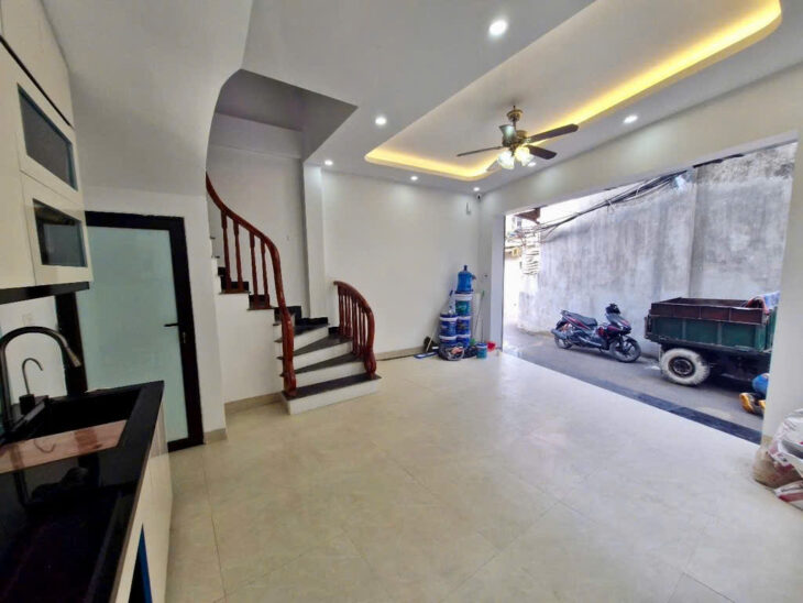 BÁN NHÀ MỚI ĐẸP – LÔ GÓC 2 THOÁNG – XE 4 CHỖ ĐỖ CỬA