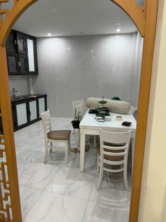 Chỉ 23,5 tỷ có nhà kinh doanh đỉnh cao tại KĐT Linh Đàm! Vỉa hè, ô tô tránh