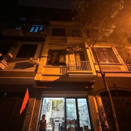 Chỉ 23,5 tỷ có nhà kinh doanh đỉnh cao tại KĐT Linh Đàm! Vỉa hè, ô tô tránh