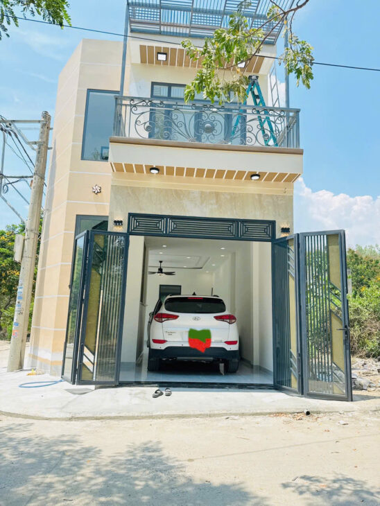 Bán nhà 1 trệt 1 lầu căn góc tđc đất lành cách đường Phong Châu 80m.