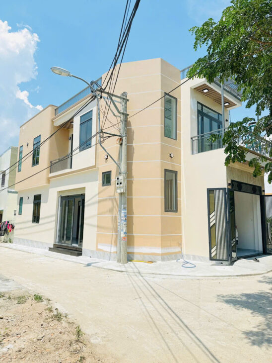 Bán nhà 1 trệt 1 lầu căn góc tđc đất lành cách đường Phong Châu 80m.