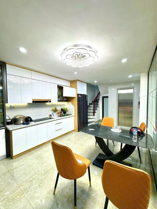 NGÕ CHỢ KHÂM THIÊN THANG MÁY FULL NỘI THẤT DT 35m2 6 tầng MT 3.7m Giá 9.8 tỷ