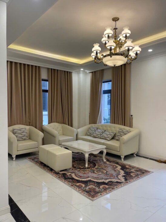 BÁN VILLA 5 PHÒNG MỚI XÂY FULL NỘI THẤT CAO CẤP SÂN VƯỜN RỘNG KHU MĂNG LIN P7 – ĐÀ LẠT