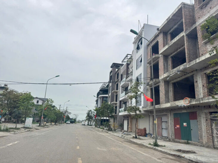 BÁN NHÀ XÂY THÔ 82.5M2 KHU ĐÔ THỊ CỔ DƯƠNG TIÊN DƯƠNG ĐÔNG ANH