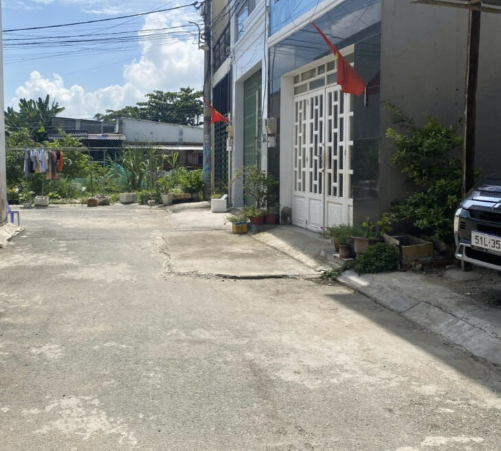 NHÀ 2 TẦNG GIÁ TỐT VÕ VĂN HÁT – GẦN LÒ LU, CHỈ 2.6 TỶ – HẺM XE HƠI