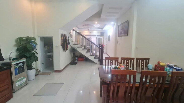 BÁN Nhà THẠCH CẦU, Long Biên 63m MT 4m , oto ,KD, giá7,7ty .