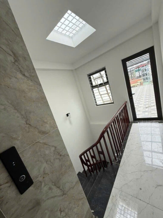 BÁN NHÀ NGÔ GIA TỰ, LONG BIÊN, NHÀ MỚI, NGÕ THÔNG Ô TÔ TRÁNH, THANG MÁY, FULL NỘI THẤT, 5 TẦNG.