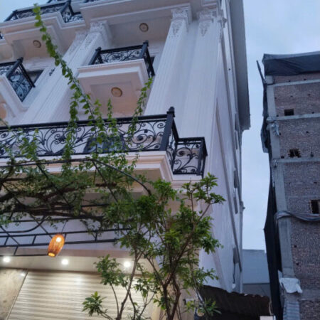 NHÀ PHỐ VIỆT HƯNG – LONG BIÊN -38M² – Ô TÔ ĐỖ CỬA – FULL NỘI THẤT – GIÁ CHỈ 6X TỶ