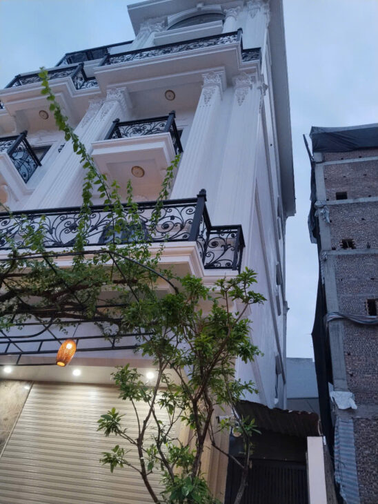 NHÀ PHỐ VIỆT HƯNG – LONG BIÊN -38M² – Ô TÔ ĐỖ CỬA – FULL NỘI THẤT – GIÁ CHỈ 6X TỶ