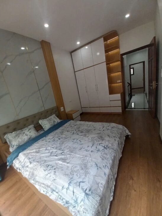 bán nhà phố TÂY SƠN Đống Đa. 38m2-5 tầng-mt 3.5m:giá chỉ 11 tỷ