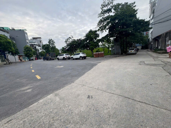 Bán đất Ngọc Thuỵ tặng nhà 4 tầng- View công Viên Vỉa hè đá bóng- mặt tiền lớn-80m nhỉnh 23 tỷ(