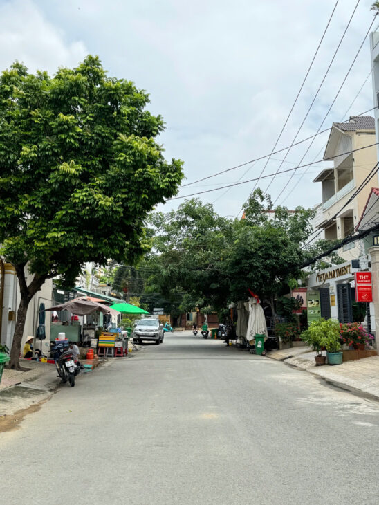 bán đất 215B12 Nguyễn Văn Hưởng, Thảo Điền – Diện tích: 8 X 25 CN 200m2 – Giá bán: 53 tỷ