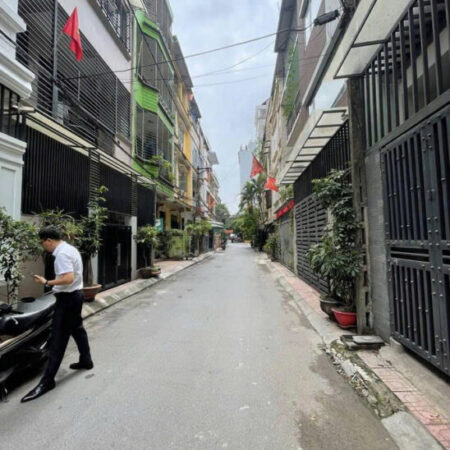 NHÀ ĐẸP NHƯ BIỆT THỰ- KHU CÁN BỘ CA CẤP- THANG MÁY NHẬP KHẨU Giải Phóng 57m2 X 5 Tầng ,Mặt Tiền