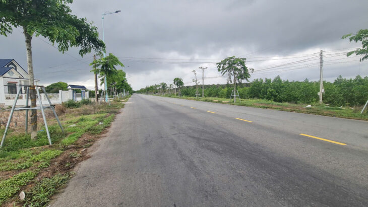 Bán 20m mặt tiền Hùng Vương, thị xã LaGi sát Biển giá ngộp 300tr/m ngang