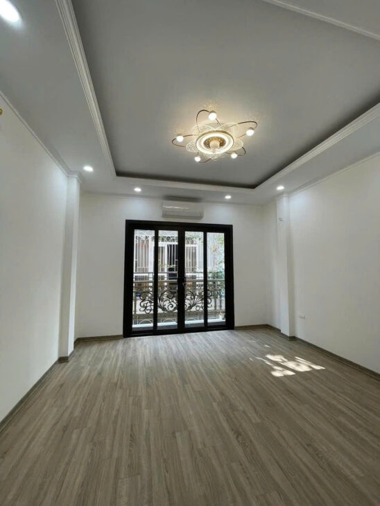 BÁN NHÀ, LÔ GÓC TAM TRINH – HOÀNG MAI, DT 64 M, 5 TẦNG, TM, MT 4,5 M, GIÁ 14,8TỶ.