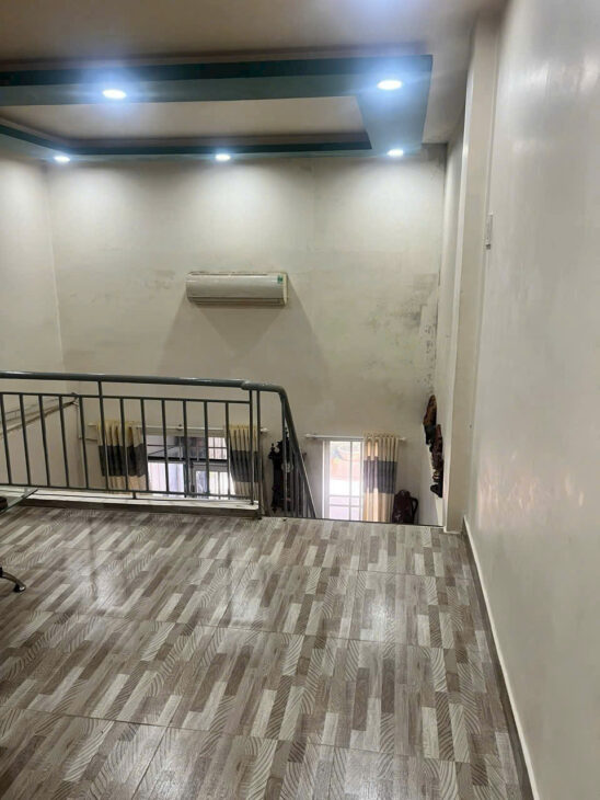 HÀNG HIẾM NHÀ GIÁ 2TY350 CÁCH ĐƯỜNG 2/4 CHỈ 100M P. VẠN HẠNH