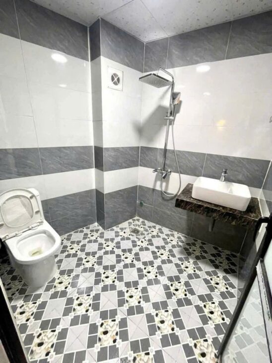 Nhà đẹp xóm 1 Đồng Nhân – Đông La – HĐ. 30m ×5T, full nội thất Giá 3.7 tỷ có thương lượng