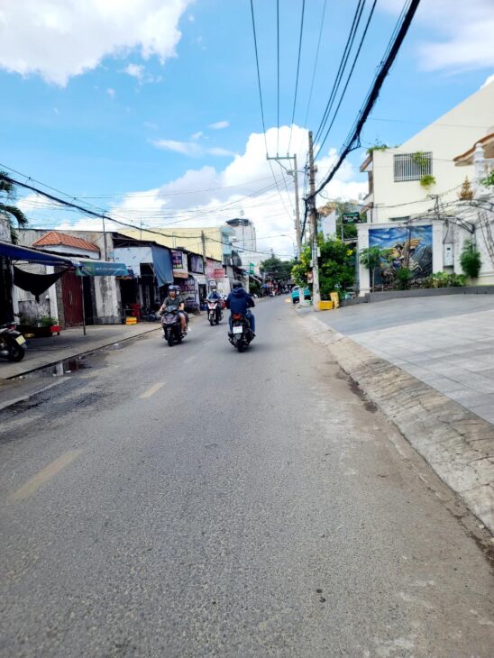 BÁN ĐẤT TẶNG NHÀ MẶT TIỀN KINH DOANH – NGÃ TƯ BỐN XÃ BÌNH TÂN – LÔ GÓC 2 MẶT TIỀN 10M THÔNG – 72M²