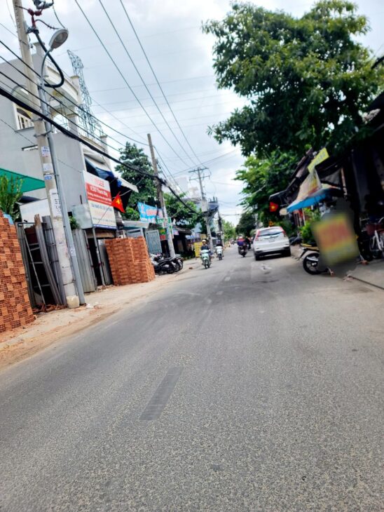 BÁN ĐẤT TẶNG NHÀ MẶT TIỀN KINH DOANH – NGÃ TƯ BỐN XÃ BÌNH TÂN – LÔ GÓC 2 MẶT TIỀN 10M THÔNG – 72M²