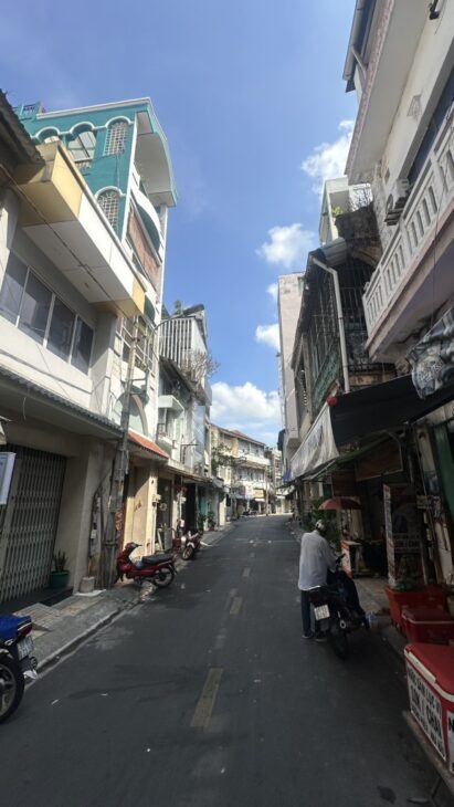 THỦ ĐỨC – NHÀ HXH ĐƯỜNG SỐ 1 – GẦN CẦU VƯỢT LINH XUÂN – CHỈ NHINH 3TỶ