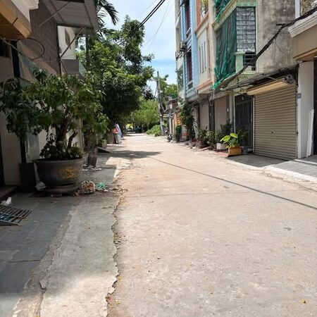 CHO THUÊ NHÀ 5 PHÒNG NGỦ – Ô TÔ ĐỖ GẦN CỬA – TÂN MAI, HOÀNG MAI