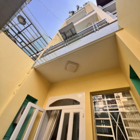 HẺM Ô TÔ ĐẬU TẬN NHÀ, TRỤC ĐƯỜNG LÊ VĂN SỸ TÂN BÌNH HIẾM NHÀ BÁN Giá: 10 tỷ