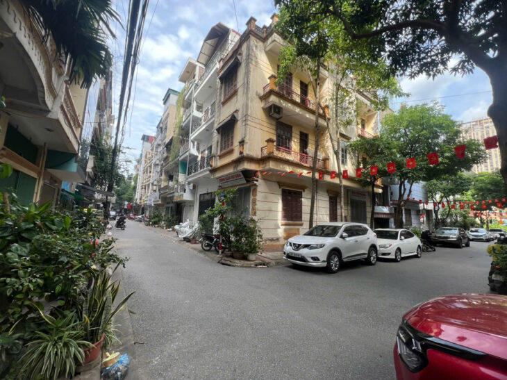 TÔI CẦN BÁN NHÀ PHÂN LÔ MẠC THÁI TỔ – Ô TÔ TRÁNH – KD VĂN PHÒNG ĐỈNH.