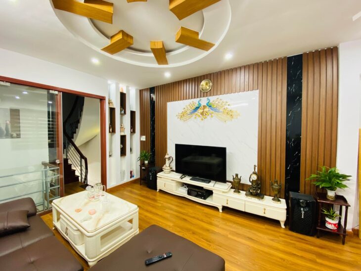 Căn nhà cuối cùng tại Tư Đình, ngay đường dẫn cầu TRần Hưng Đạo 57m2 x 3 tầng Giá 7,7 tỷ.