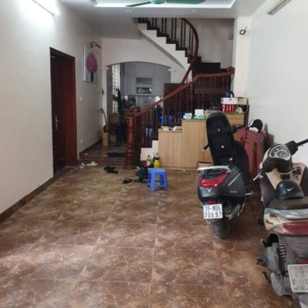 Căn nhà cuối cùng tại Tư Đình, ngay đường dẫn cầu TRần Hưng Đạo 57m2 x 3 tầng Giá 7,7 tỷ.