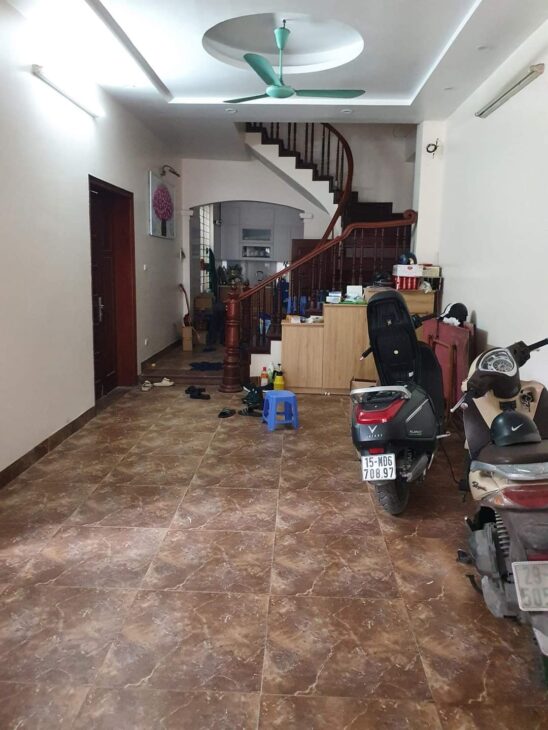 Căn nhà cuối cùng tại Tư Đình, ngay đường dẫn cầu TRần Hưng Đạo 57m2 x 3 tầng Giá 7,7 tỷ.