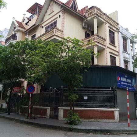 Cho thuê biệt thự nhà ở Quốc Hội, Phùng Khoang, 200m2, 4 tầng, giá tốt