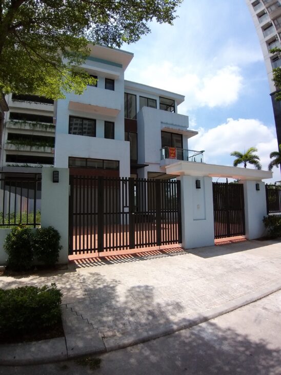 Cho thuê biệt thự Nhà ở Quốc Hội, Phùng Khoang, 210m2 4 tầng, thang máy