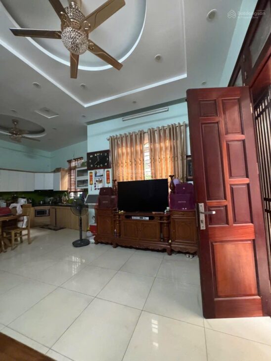 Nhà 5 tầng 32m2 Đa Sỹ, full nội thất, ngõ nông, gần chợ, 5 tỷ!