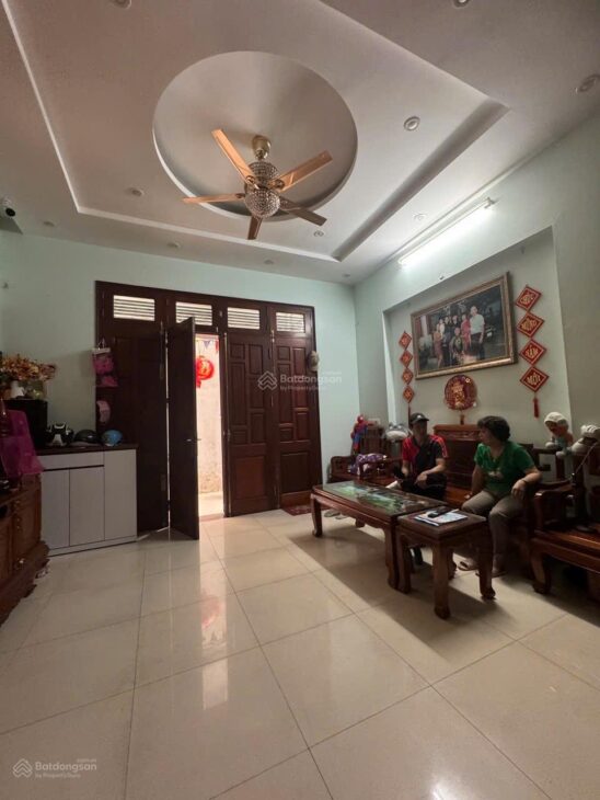 Nhà 5 tầng 32m2 Đa Sỹ, full nội thất, ngõ nông, gần chợ, 5 tỷ!