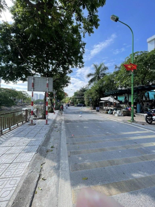 Bán nhà giá 6x tỷ – Lô góc: 1 mặt sông Sét, 1 mặt đường mới mở Quận ủy, 2 vỉa hè rộng