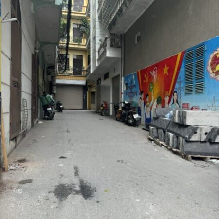 Bán nhà phân lô ngay Ngã Tư Sở, nhà mới, gara ô tô, 46m2, 5 tầng, 14,9 tỷ.