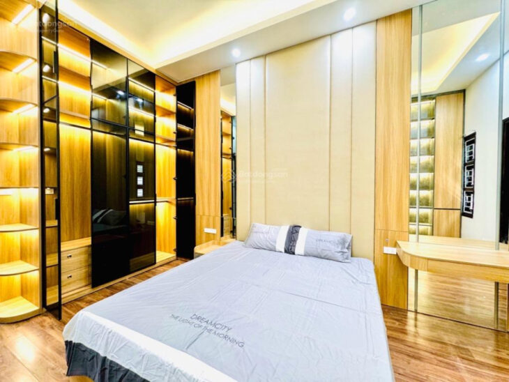 Nhà Kim Giang, DT 46m2 x 5T, giá 7.85 tỷ, ở luôn, ngõ to, nhà đẹp, SĐCC