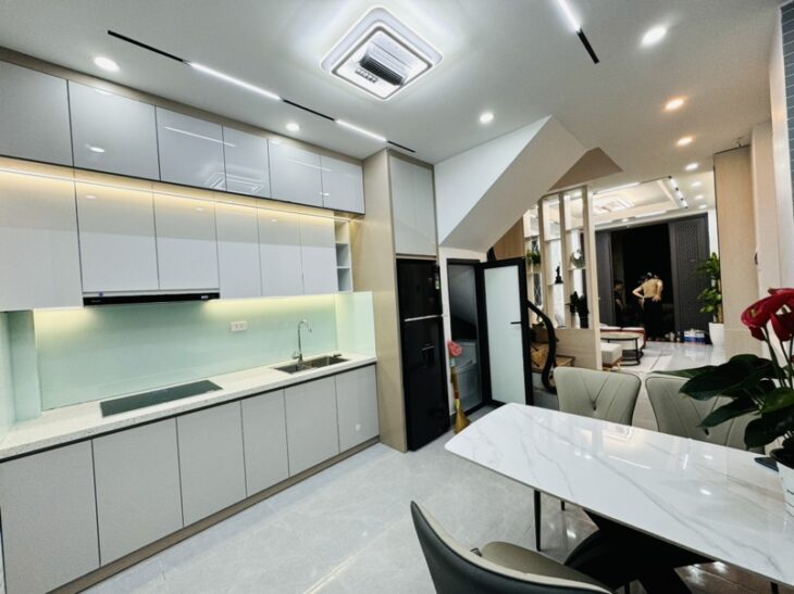 NHÀ ĐẸP THANH XUÂN – 35M2 – 7.7 TỶ – Ô TÔ VÀI CHỤC BƯỚC – GẦN HỒ THOÁNG MÁT – FULL NỘI THẤT