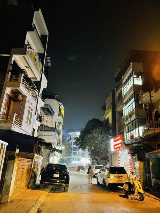 BÁN NHÀ NGỌC LÂM 32 tỷ 95m VỈA HÈ 3 Ô TÔ TRÁNH,HAI MẶT NGÕ,LONG BIÊN