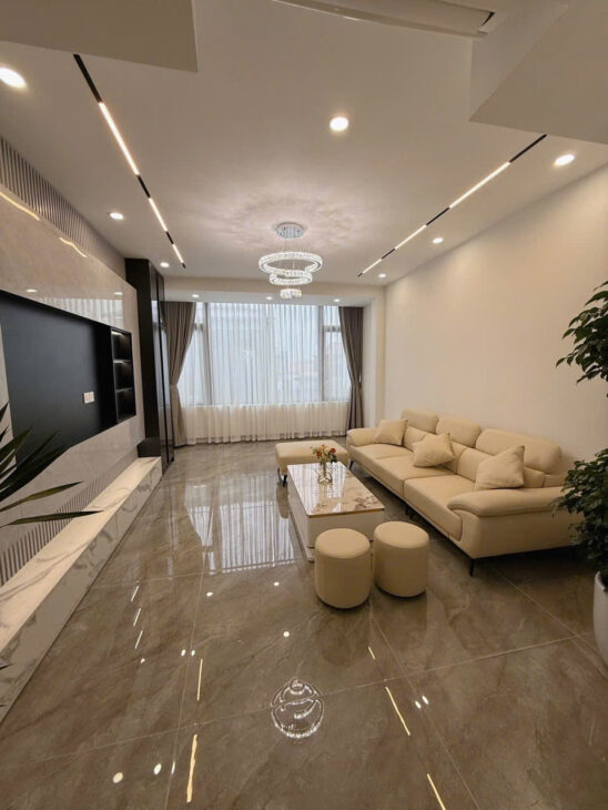 Nhà đẹp như khách sạn 7 tầng x thang máy x Gara ô tô ngõ 426 Ngọc Thụy, L.Biên
