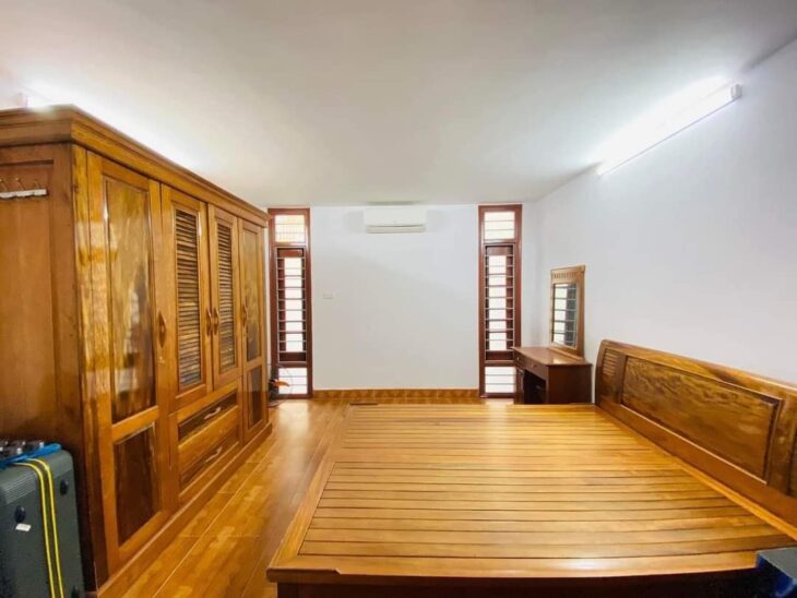 Căn nhà cuối cùng tại Tư Đình, ngay đường dẫn cầu TRần Hưng Đạo 57m2 x 3 tầng Giá 7,7 tỷ.