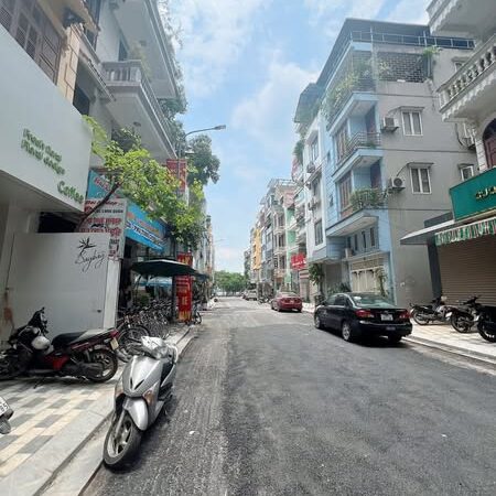 Địa chỉ: 282.15 Lạc Long Quân, quận Tây Hồ, Hà Nội