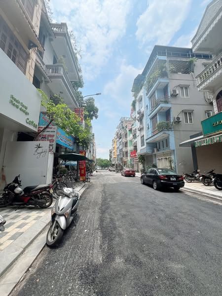 Địa chỉ: 282.15 Lạc Long Quân, quận Tây Hồ, Hà Nội