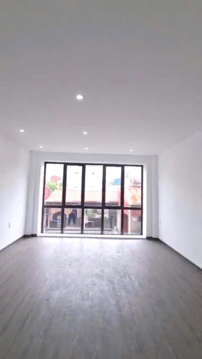 HOÀNG NGÂN – 45M2 – 10 TỶ – GẦN HỒ THOÁNG MÁT – NGÕ THÔNG RỘNG RÃI – Ô TÔ ĐỖ CỬA