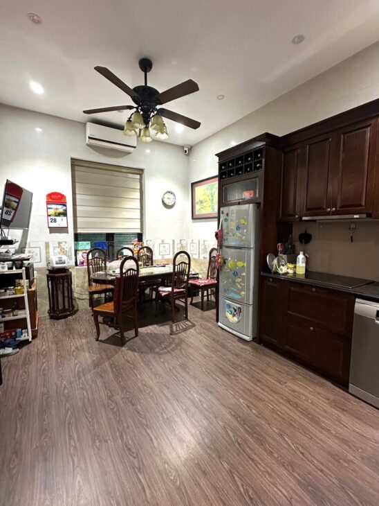 Bán nhà Võng Thị, Tây Hồ, lô góc, ô tô, 88m2, 3 tầng, Mt 8.2m, chỉ 20.9 tỷ